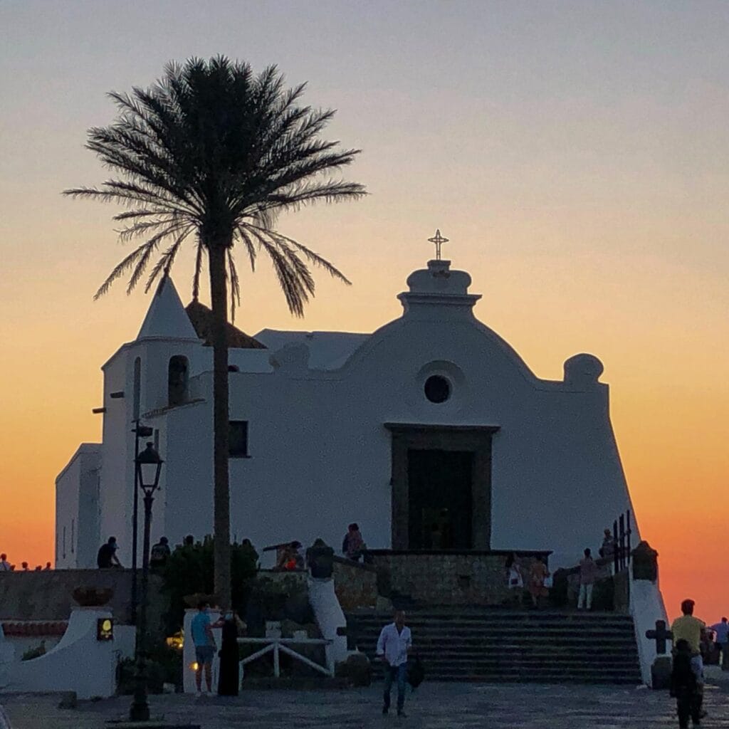 La Chiesa del Soccorso a Forio d'Ischia affacciata sul mare al tramonto.
