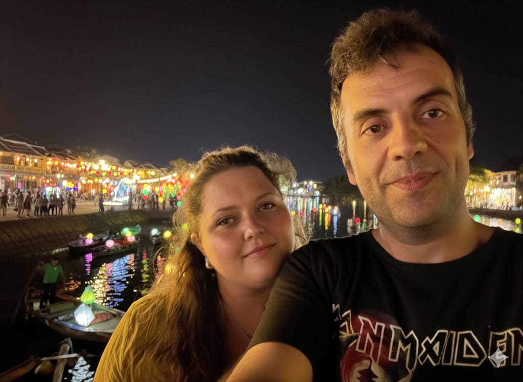 Veronica e Andrea tra le lanterne colorate di Hoi An in Vietnam durante una passeggiata serale